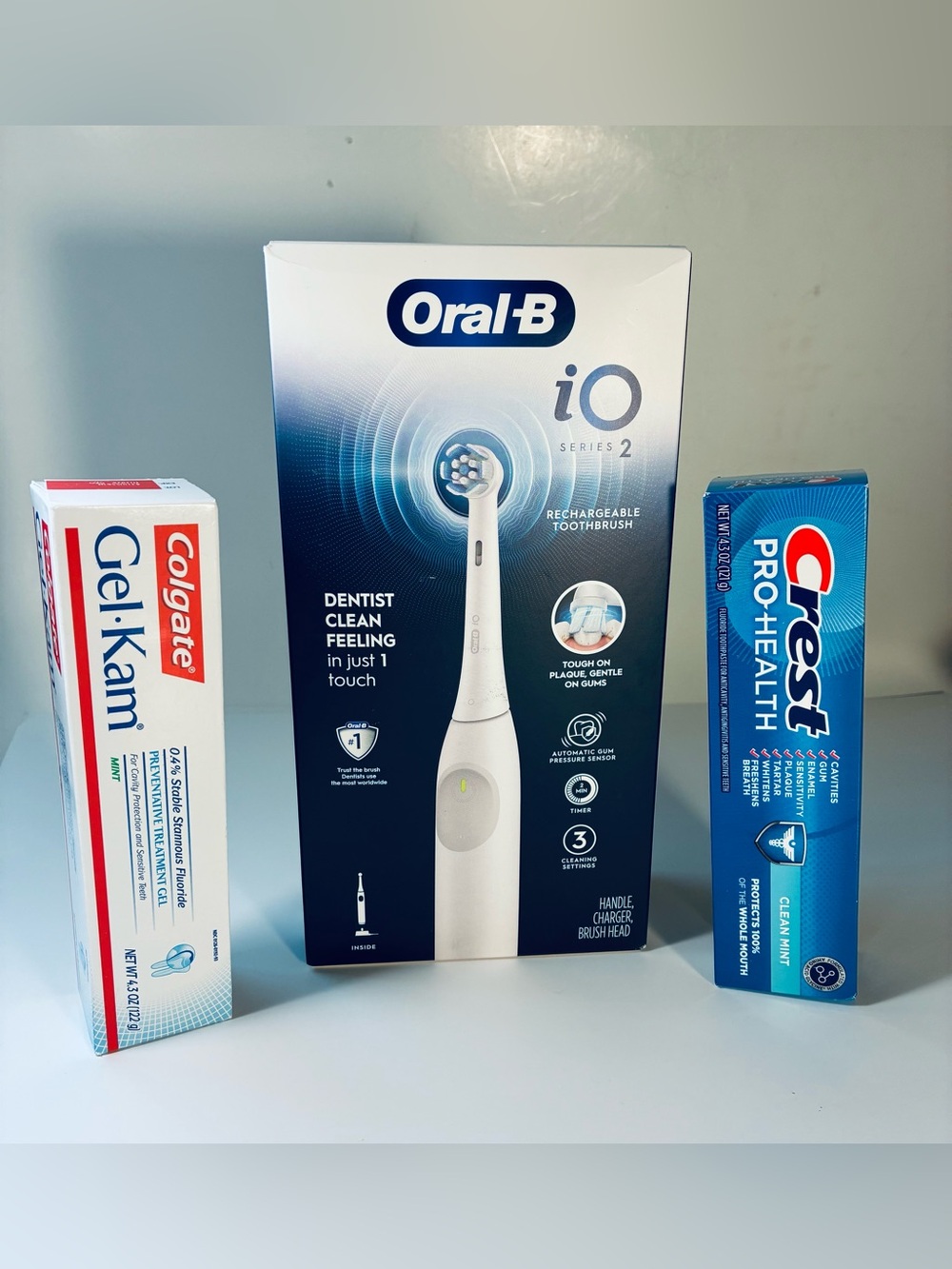 New Oral B Series 2 Toothbrush With Extras
